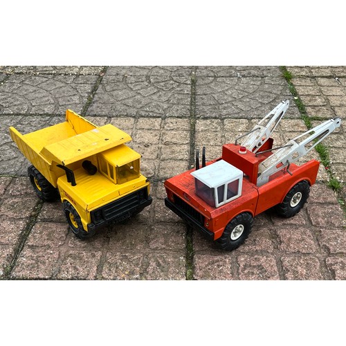 417 - A large Tonka toy dump truck and a Tonka Twin boom rescue truck.

This lot is available for in-house... 