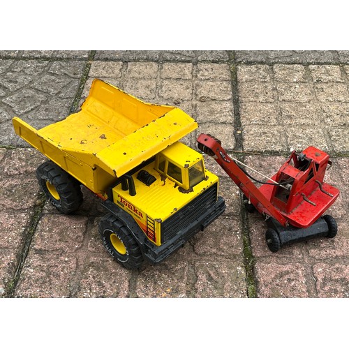 418 - A tin plate Triang Jones crane and a large Tonka Dump truck.

This lot is available for in-house shi... 