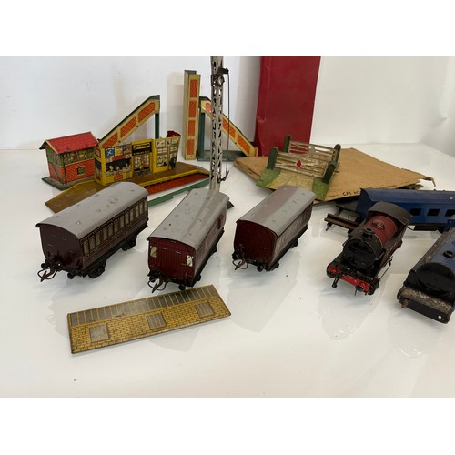 421 - A Hornby O gauge tinplate train set and accessories. Original 101 LMS set box has been used to store... 