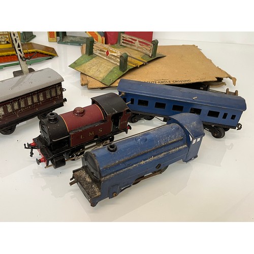 421 - A Hornby O gauge tinplate train set and accessories. Original 101 LMS set box has been used to store... 