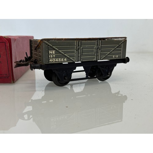 428 - Boxed Hornby O gauge Wagon with sheet rail.

This lot is available for in-house shipping