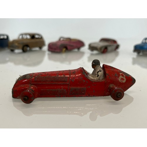 435 - A collection of diecast Dinky toys, cars and racing cars.

This lot is available for in-house shippi... 