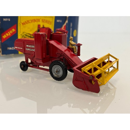 444 - A diecast Matchbox Major Toy No 5, a Massey Ferguson combine harvester.

This lot is available for i... 