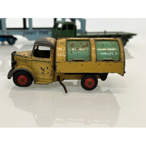 445 - A collection of diecast Dinky toys, commercial lorries and trucks.

This lot is available for in-hou... 