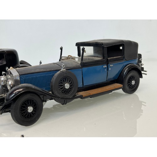 449 - A large diecast model of a Bugatti Royale and another of a Rolls Royce.

This lot is available for i... 