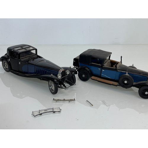 449 - A large diecast model of a Bugatti Royale and another of a Rolls Royce.

This lot is available for i... 