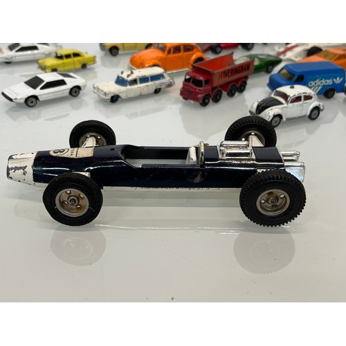 450 - A collection of diecast toy cars and racing cars.

This lot is available for in-house shipping