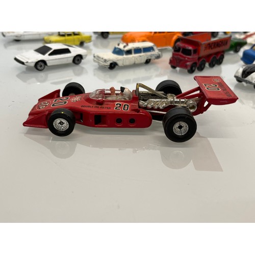 450 - A collection of diecast toy cars and racing cars.

This lot is available for in-house shipping