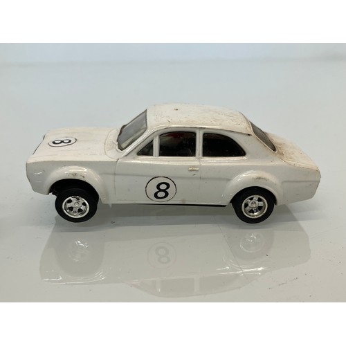 451 - Two scalextric  racing cars, a le mans Ford Gt40 and a Rally prepared Ford Escort Mexico.

This lot ... 