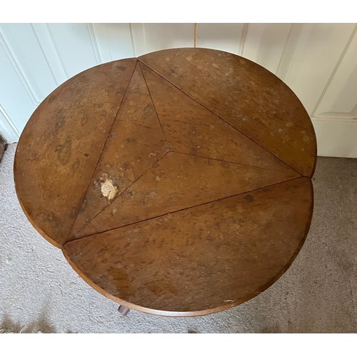 455 - Unusual clover leaf shaped drop leaf side table. 48 cm dia x 60 cm high

This lot is collection only