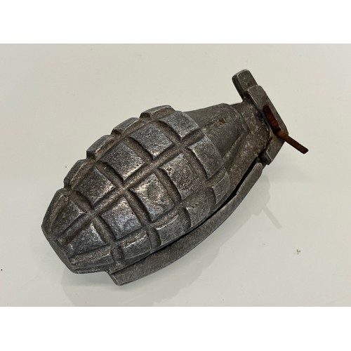 469 - British military dummy training grenade, WWII.

This lot is available for in-house shipping.