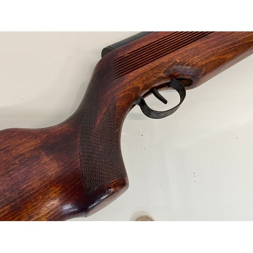 480 - Relum Tornado .177 air rifle with under lever action.

This lot is collection only.