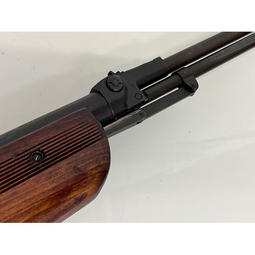 480 - Relum Tornado .177 air rifle with under lever action.

This lot is collection only.