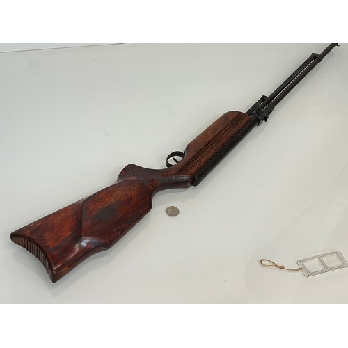 480 - Relum Tornado .177 air rifle with under lever action.

This lot is collection only.