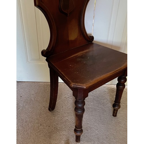 122 - A shield backed hall chair with turned front legs.

This lot is collection only