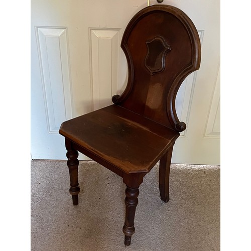 122 - A shield backed hall chair with turned front legs.

This lot is collection only