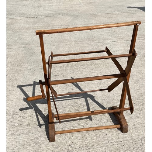 124 - Yarn Winder, folds flat for storage.

This lot is collection only
