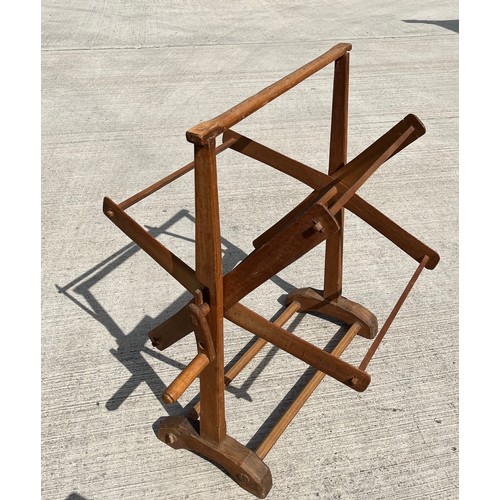 124 - Yarn Winder, folds flat for storage.

This lot is collection only