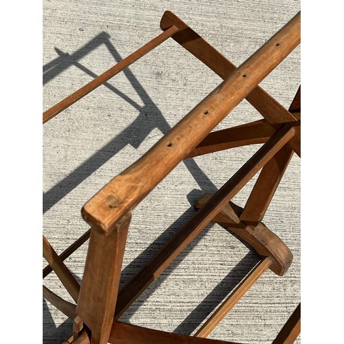 124 - Yarn Winder, folds flat for storage.

This lot is collection only