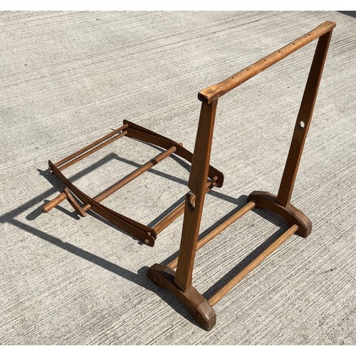 124 - Yarn Winder, folds flat for storage.

This lot is collection only