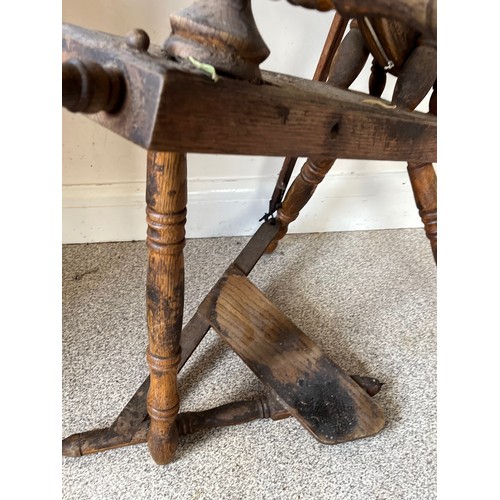 125 - Spinning wheel with an 84 cm diameter wheel.

This lot is collection only