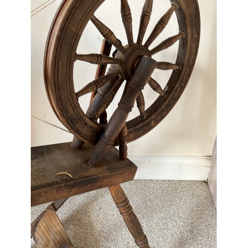 125 - Spinning wheel with an 84 cm diameter wheel.

This lot is collection only