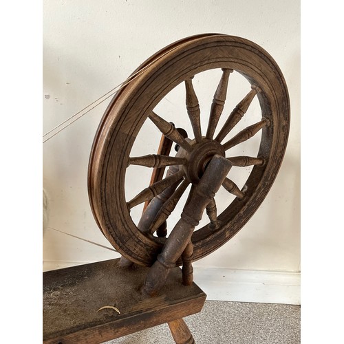 125 - Spinning wheel with an 84 cm diameter wheel.

This lot is collection only