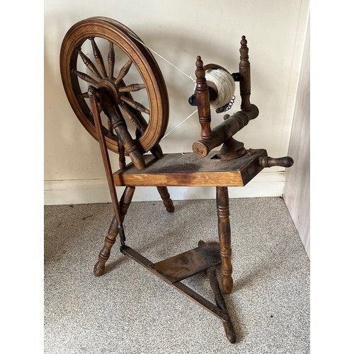 125 - Spinning wheel with an 84 cm diameter wheel.

This lot is collection only
