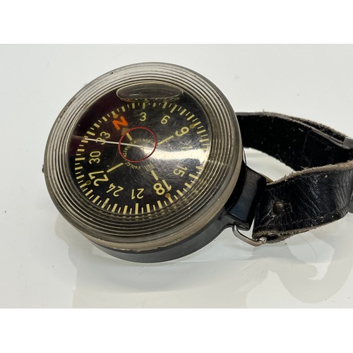 147 - German military WWII, an AK 39 wrist compass possibly Luftwaffe, 6 cm diameter.

This lot is availab... 
