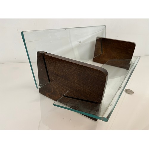 137 - Mid C 20th designer book stand, 45 cm x 21 cm  x 17 cm high.

This lot is available for in-house shi... 