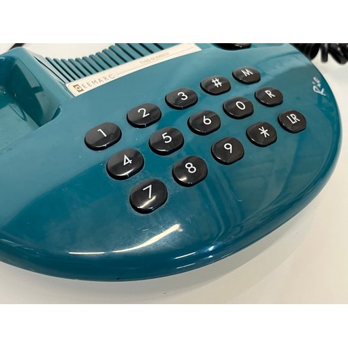 140 - Vintage trim phone telephone set in a teal blue.

This lot is available for in-house shipping