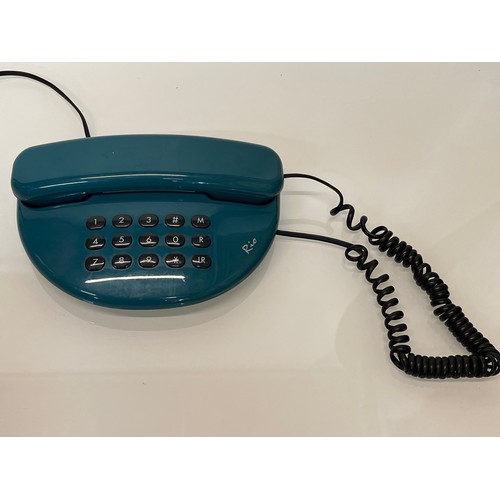 140 - Vintage trim phone telephone set in a teal blue.

This lot is available for in-house shipping
