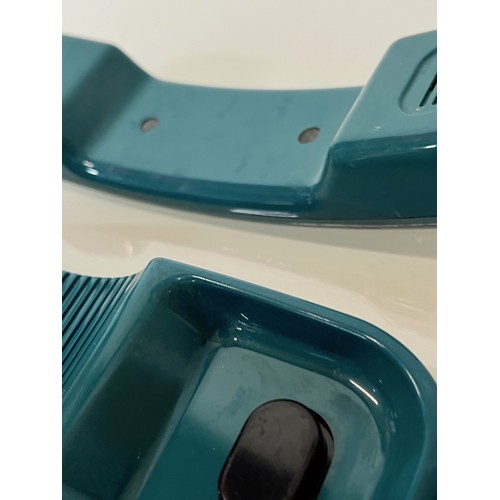 140 - Vintage trim phone telephone set in a teal blue.

This lot is available for in-house shipping