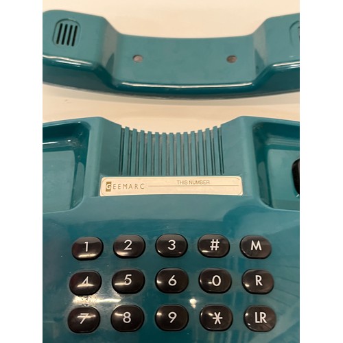 140 - Vintage trim phone telephone set in a teal blue.

This lot is available for in-house shipping