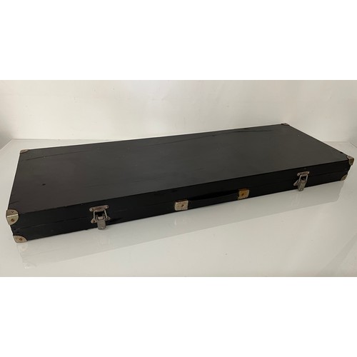 143 - Vintage gun case, 83 cm x 28 cm x 7 cm

This lot is available for in-house shipping