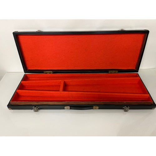 143 - Vintage gun case, 83 cm x 28 cm x 7 cm

This lot is available for in-house shipping