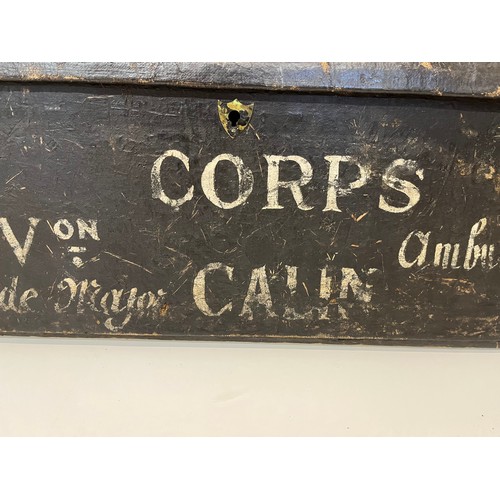 145 - Militaria, large lined canvas and wood officers trunk from WWI.  68 cm x 34 cm x 25 cm high

This lo... 