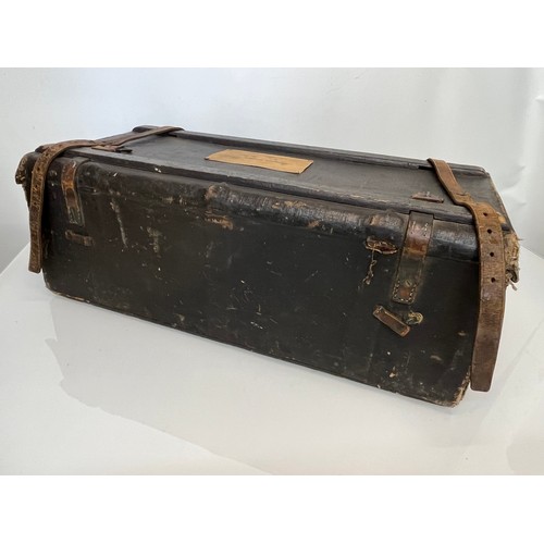 145 - Militaria, large lined canvas and wood officers trunk from WWI.  68 cm x 34 cm x 25 cm high

This lo... 