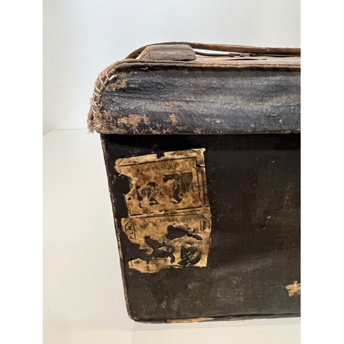 145 - Militaria, large lined canvas and wood officers trunk from WWI.  68 cm x 34 cm x 25 cm high

This lo... 