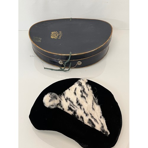 370 - Hat box and ladies hat from the late 1940’s.

This lot is available for in-house shipping