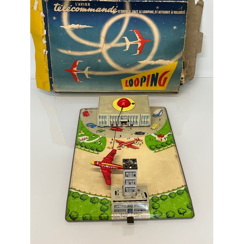 375 - Lithographed tinplate clock work model Airport with circling plane, in original box. 38 cm x 25 cm.
... 