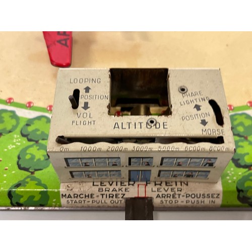 375 - Lithographed tinplate clock work model Airport with circling plane, in original box. 38 cm x 25 cm.
... 