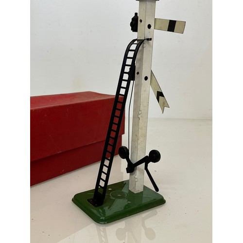 163 - Boxed Hornby O gauge No2 double arm signal.

This lot is available for in-house shipping