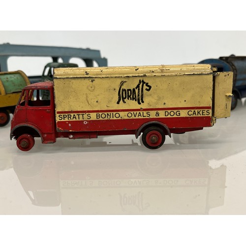 179 - A collection of diecast Dinky toys, commercial lorries and trucks.

This lot is available for in-hou... 