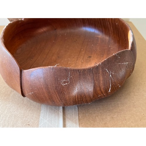 279 - Treen, a leaf form bowl and a carved pocket.

This lot is available for in-house shipping