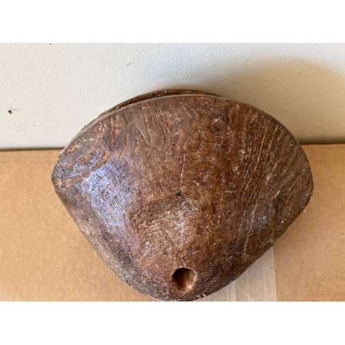 279 - Treen, a leaf form bowl and a carved pocket.

This lot is available for in-house shipping