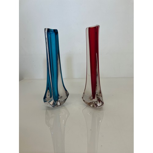 286 - A pair of art glass vases 23 cm high.

This lot is available for in-house shipping