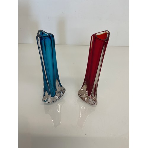 286 - A pair of art glass vases 23 cm high.

This lot is available for in-house shipping