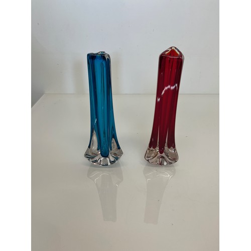 286 - A pair of art glass vases 23 cm high.

This lot is available for in-house shipping