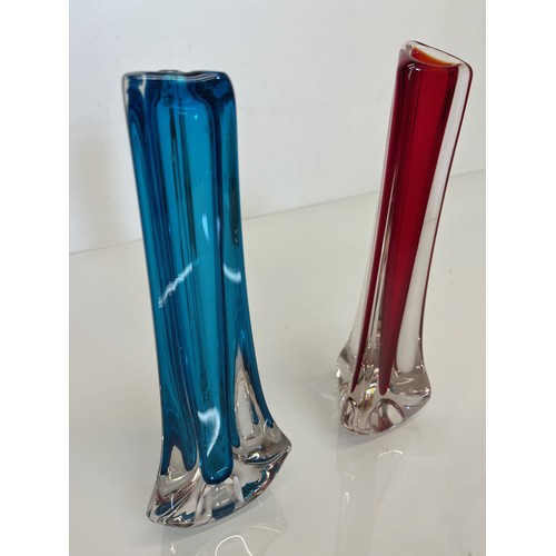 286 - A pair of art glass vases 23 cm high.

This lot is available for in-house shipping